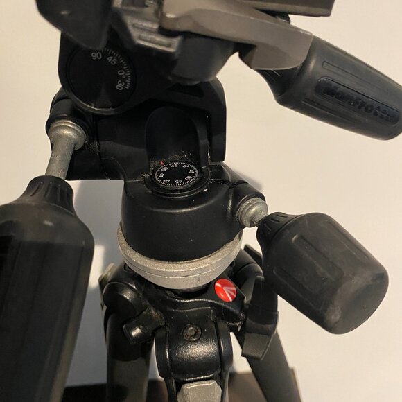 Manfrotto 190 Tripod - Picture 3 of 5